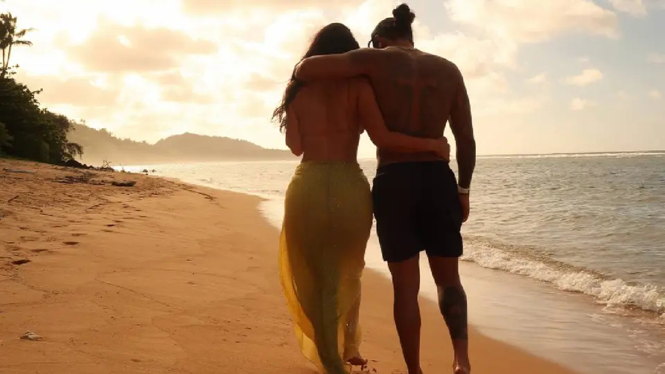 La pareja compartió románticas postales durante su escapada / @lewishamilton
