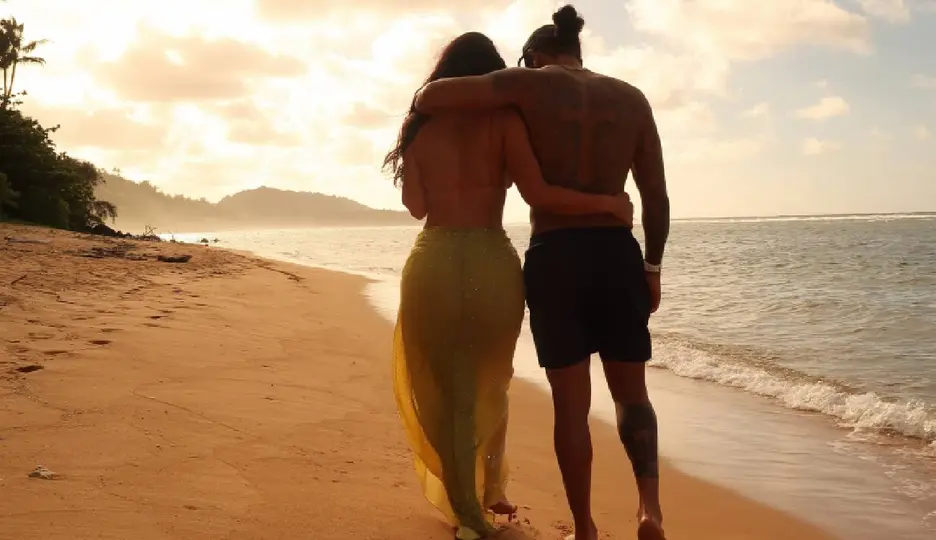 La pareja compartió románticas postales durante su escapada / @lewishamilton