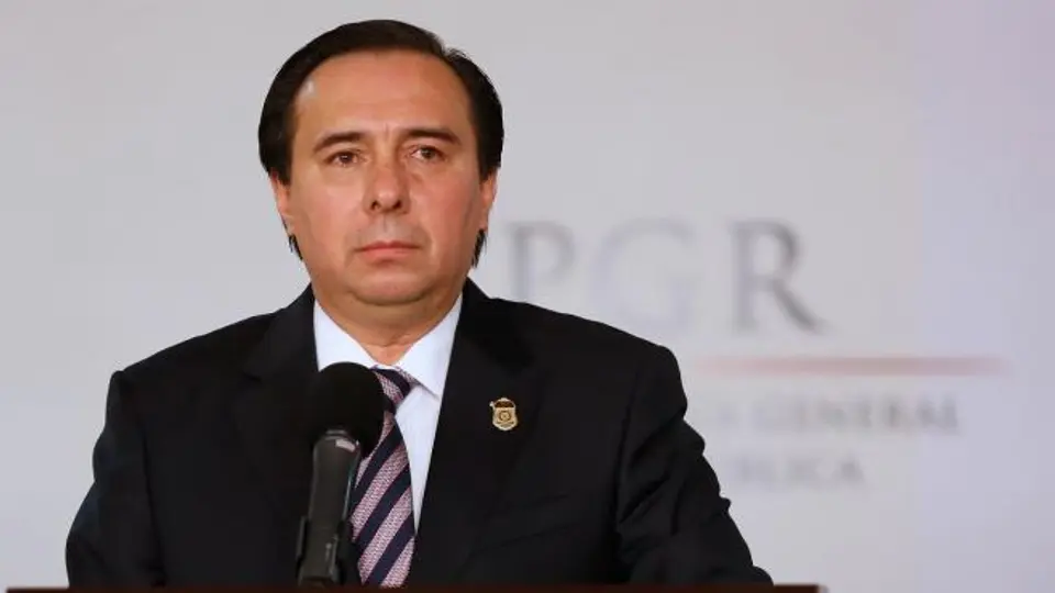 La imagen de Tomás Zerón y Joaquín Guzmán se suma a los materiales que documentan las capturas y últimos años del capo en México.