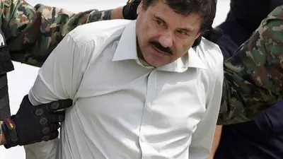 Filtran foto inédita de “El Chapo” Guzmán interrogado por Tomás Zerón tras su detención