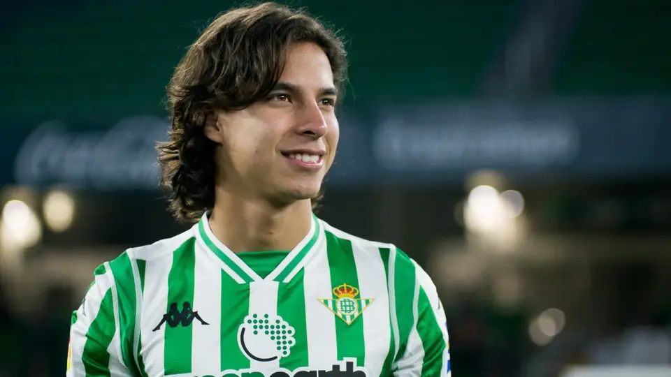 Diego Lainez durante su presentación como jugador de Betis | MEXSPORT