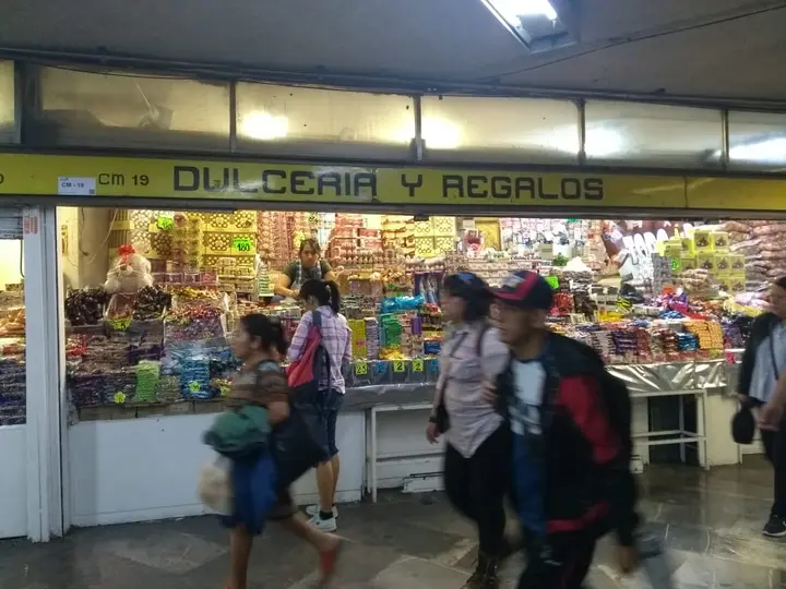 Los comerciantes necesitarán un Permiso Administrativo Temporal Revocable (PATR) para operar espacios autorizados dentro del Metro./ RS