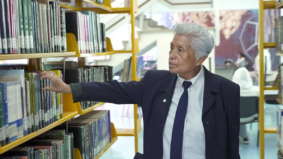 Elvia Martínez cumple su sueño a los 71 años y se gradúa de Psicología en la UNAM