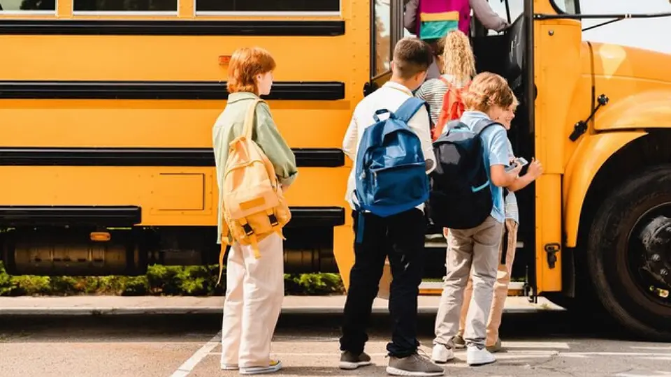 Hasta 2 mil 500 pesos mensuales se pueden gastar en transporte escolar / Magnific