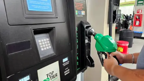 ¿Qué pasa si mezclas gasolina Magna y Premium en tu auto? Esto sucedería