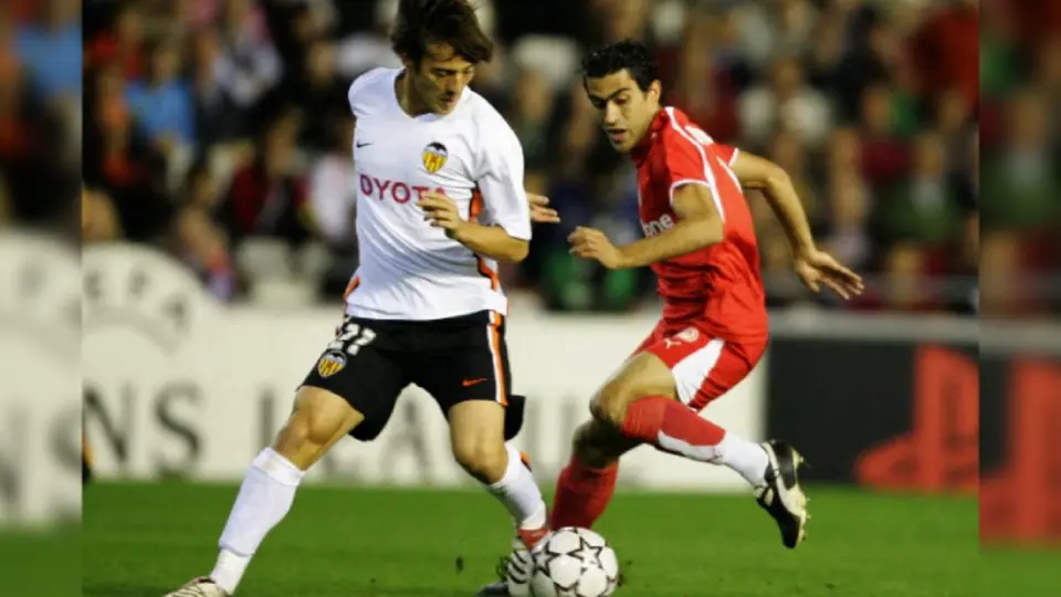 Nery Castillo en partido con Olympiacos en 2006 | AFP