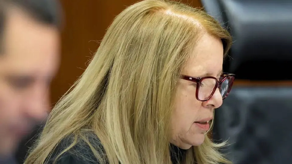 Ortiz explicó su experiencia como persona con discapacidad auditiva  / @lorettaortizahlf