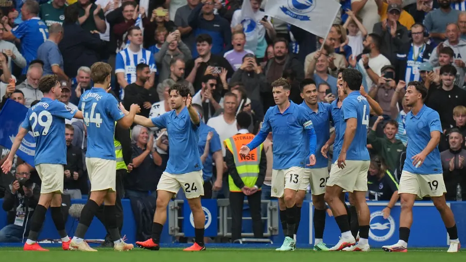Brighton celebrando el triunfo ante el Arsenal en la J5 | AP