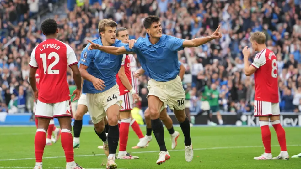 Brighton vs Arsenal, Chema Andrés celebra su gol | AP
