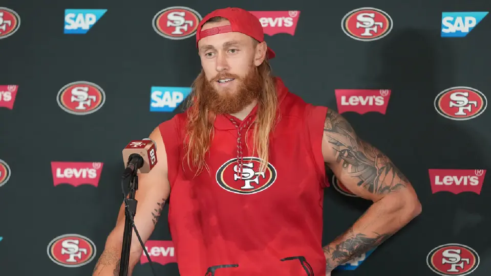 George Kittle, ala cerrada de San Francisco 49ers, en conferencia de prensa en Melbourne, Australia | AP