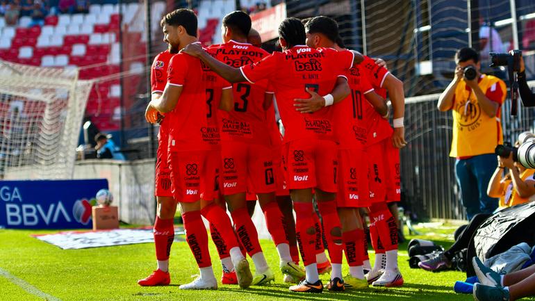 Festejo de Necaxa en el gol de Julián Carranza | Imago7