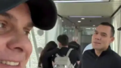 "Leyenda americanista": Martinoli y Gato Ortiz protagonizan reencuentro, en pleno aeropuerto, para reavivar polémica