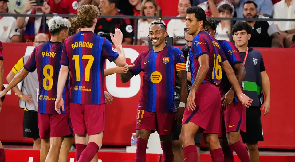 Barcelona celebrando ante Sevilla en la J7 de LaLiga | AP