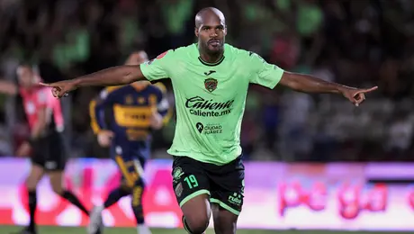 Bravos consigue su primera victoria del torneo