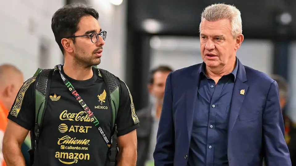 Pol Lorente y Javier Aguirre en el Tri | IMAGO7