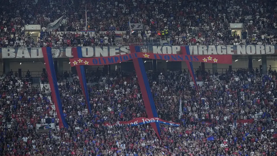 Partido del Olympique de Lyon en la Ligue 1 se interrumpe por insultos racistas en las tribunas