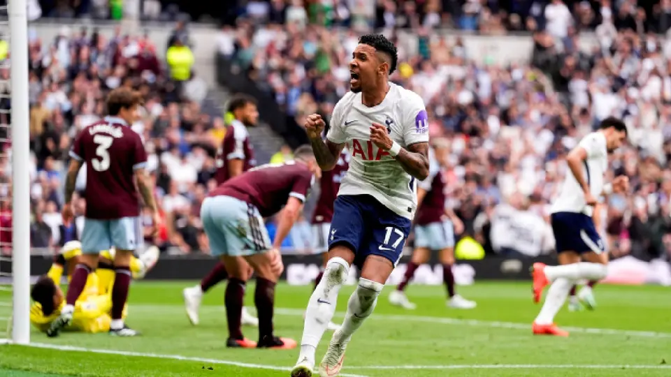 Aston Villa hunde al Tottenham en la Premier League