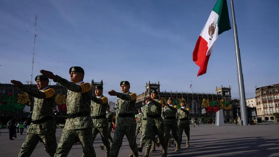 Durante el acto solemne se entonó el Himno Nacional Mexicano y posteriormente se realizó el Toque de Silencio / Especial