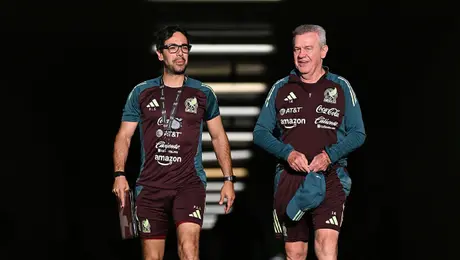 Pol Lorente deja la Selección Mexicana y se integra al cuerpo técnico de Javier Aguirre en el Valencia