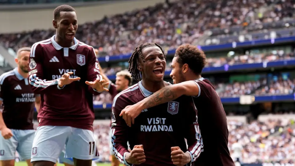 Johan Manzambi celebrando su gol en el Tottenham vs Aston Villa| AP