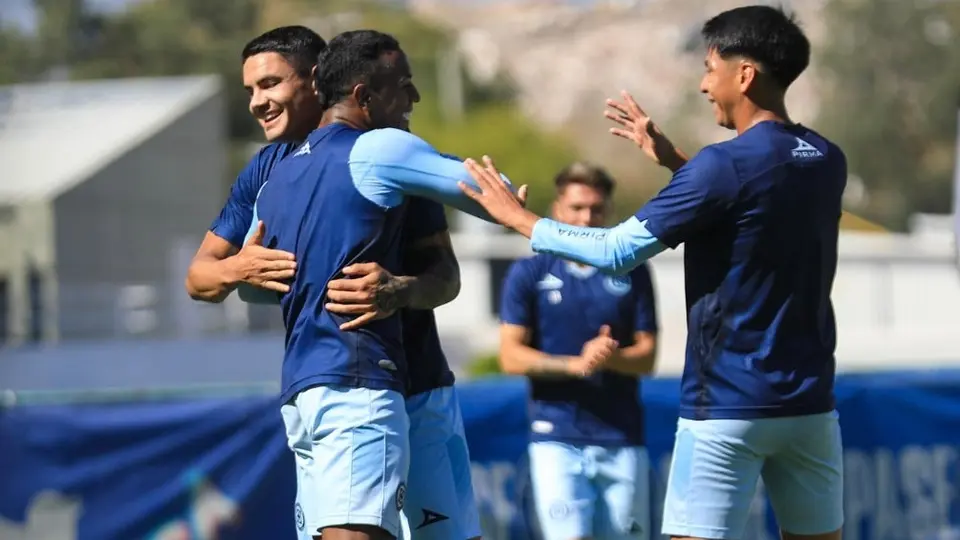 Cruz Azul vence a Gallos Blancos en partido de preparación con gol de 'Toro' Fernández