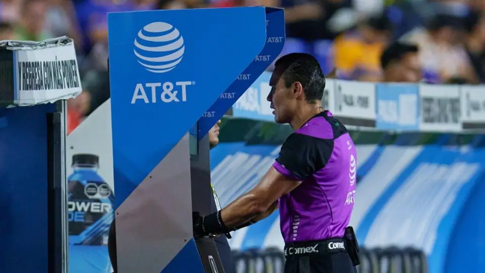 TUDN planea hacer públicos audios entre el VAR y árbitros en Semifinales del Apertura 2023