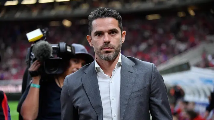 Fernando Gago sobre Chicharito: “No le metan más presión de la que tiene”