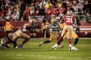 Aaron Jones, de los Packers, llegó con sombrero charro al Levi's Stadium