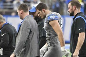 ¿Se perderá los Playoffs? Sam LaPorta salió lesionado del duelo ante los Vikings
