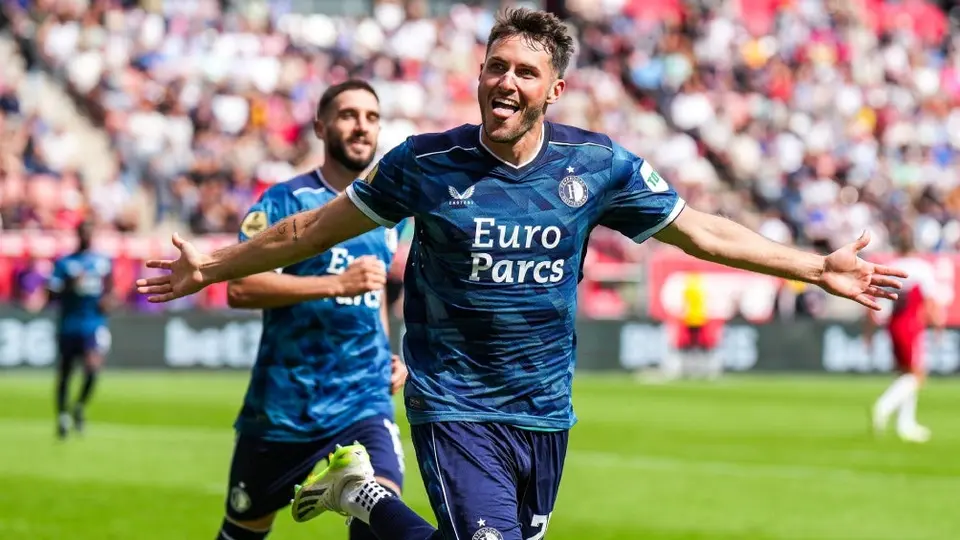 Santiago Giménez, con mayor valor que estrellas como Neymar
