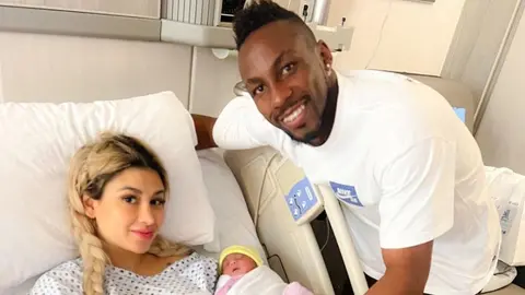 ¡Es padre! Julián Quiñones presume el nacimiento de su hija
