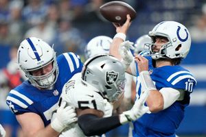 Minshew mantiene a los Colts aspirando a los Playoffs tras la victoria ante Raiders