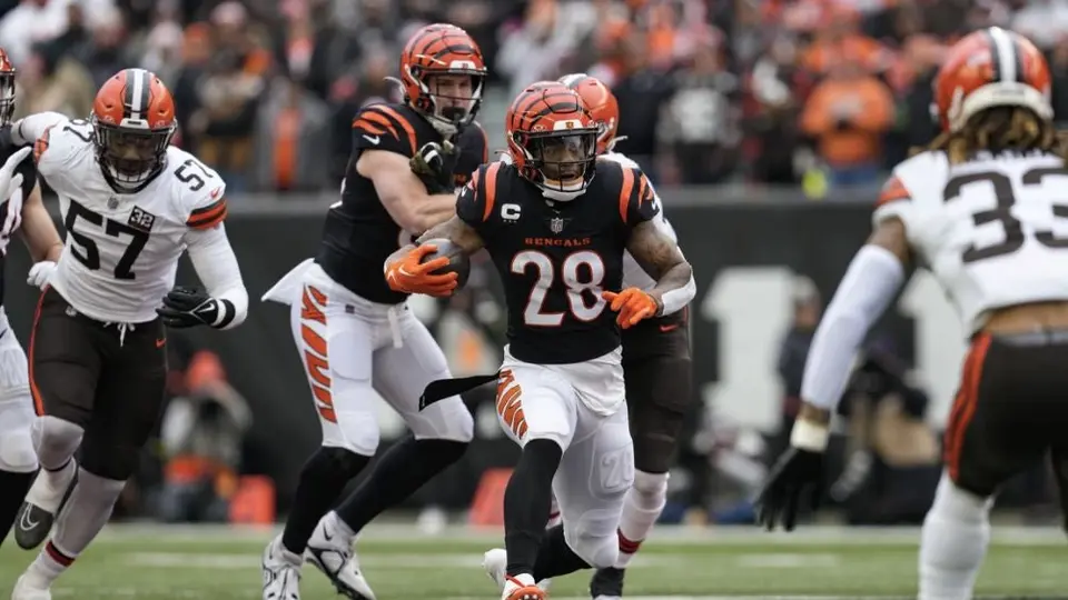 Bengals aprovecha a los suplentes de Cleveland y terminan la temporada con una victoria