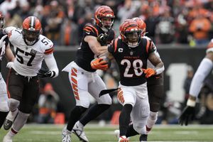 Bengals aprovecha a los suplentes de Cleveland y terminan la temporada con una victoria