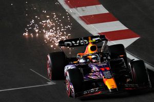 Checo Pérez termina cuarto en la P2 en Las Vegas; Leclerc domina