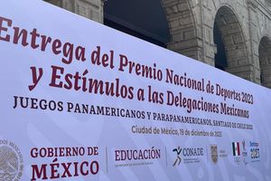 Entregan estímulos a los deportistas ganadores del Premio Nacional de Deportes