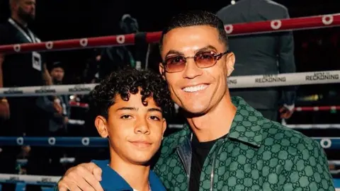 Intentan 'provocar' a Cristiano Jr en pleno partido y reacciona... como su papá