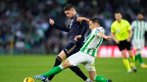 ¡Extrañarán al 'Principito'! Así reaccionó la afición de Betis a la salida de Andrés Guardado