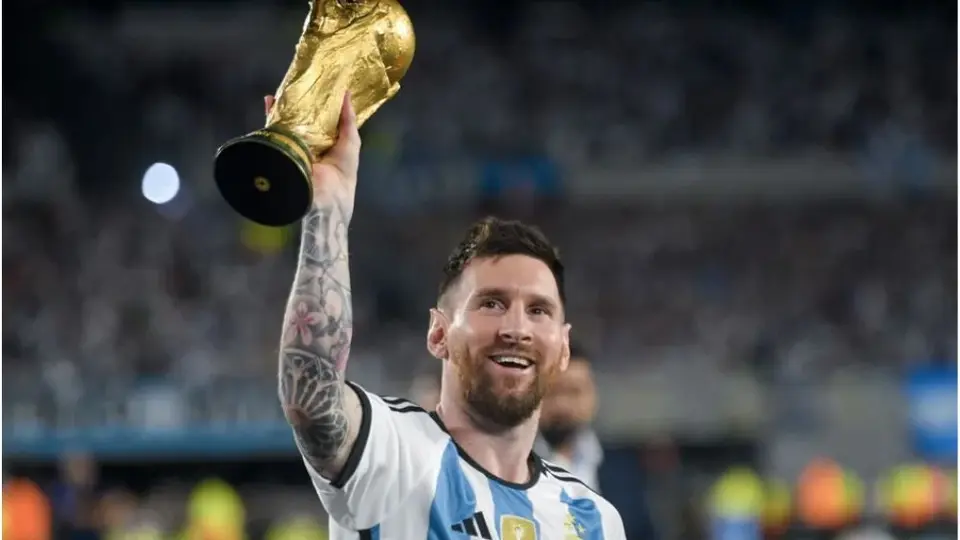 Lionel Messi subastará las playeras que usó en Qatar 2022