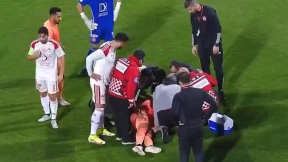 Andy Delort, exjugador de Tigres, se desploma en pleno partido en Qatar