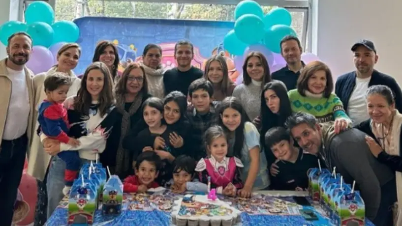 Jaime Lozano festeja a su hija previo al duelo de México vs Colombia