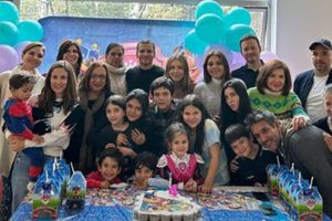 Jaime Lozano festeja a su hija previo al duelo de México vs Colombia