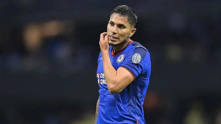 Cruz Azul: Carlos Salcedo quedó fuera de la convocatoria por una infección