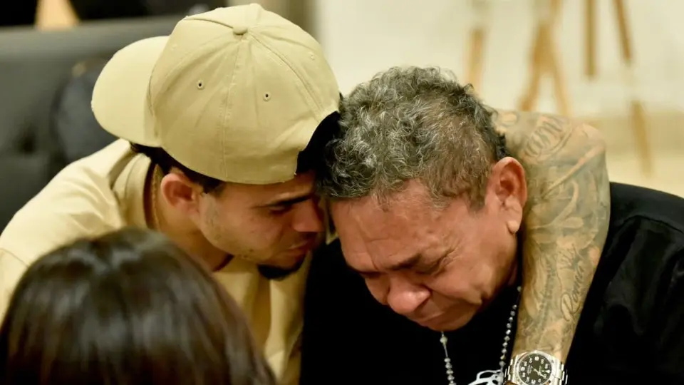 ¡Nuevamente juntos! Luis Díaz y sus padres se reencuentran y rompen en llanto