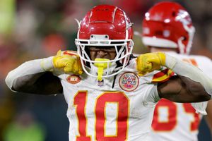 Chiefs: Isiah Pacheco no jugará ante Bills por una lesión en el hombro