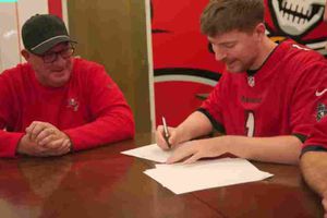 YouTuber MrBeast se convirtió en jugador de NFL por dos días con Tampa Bay
