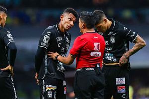 David Faitelson 'explotó' por el arbitraje en el partido del América: 'El VAR vestido de amarillo'