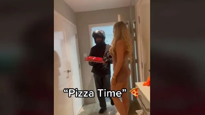 ¿Broma o acoso? Causa polémica video donde mujeres reciben a repartidor de pizza en lencería