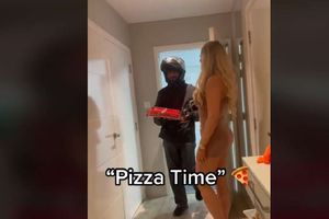 ¿Broma o acoso? Causa polémica video donde mujeres reciben a repartidor de pizza en lencería