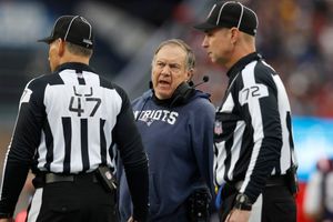 Bill Belichick se 'quejó' de los balones desinflados en el duelo entre Patriots y Chiefs